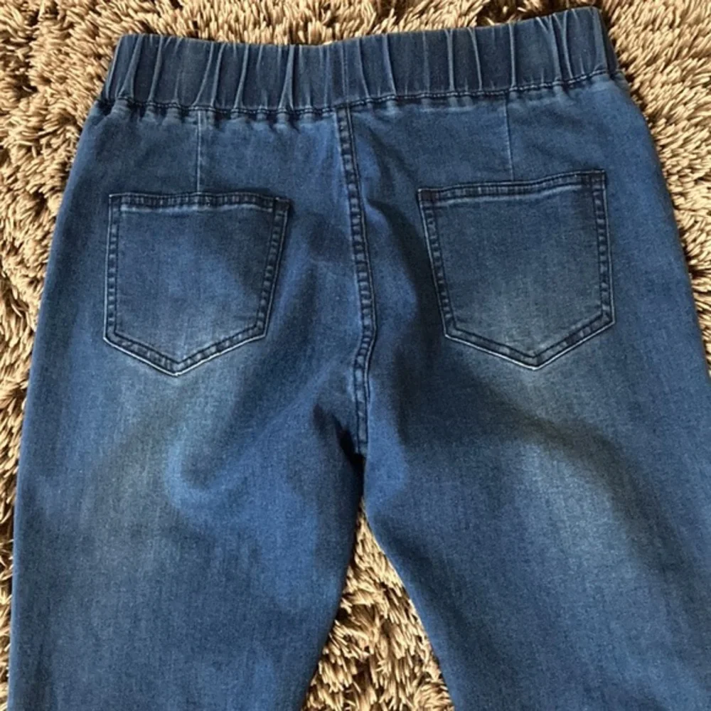 The Logan high waist Flares in dark denim. Elastic waist. Sz L. Boutique